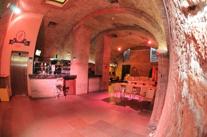 Imagen del bar/restaurante del Hostel Albergue Zaragoza. Foto 4