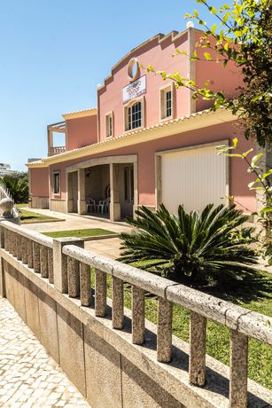 Imagen de los exteriores del Hostel Albufeira Lounge Guesthouse. Foto 4