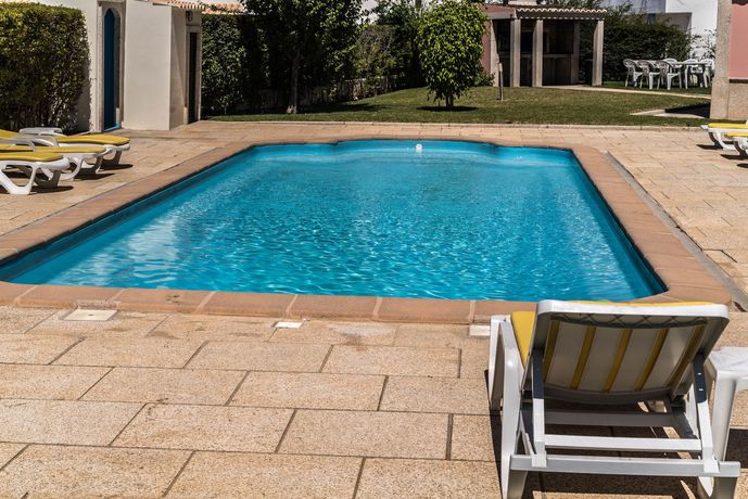 Imagen de la piscina del Hostel Albufeira Lounge Guesthouse. Foto 8
