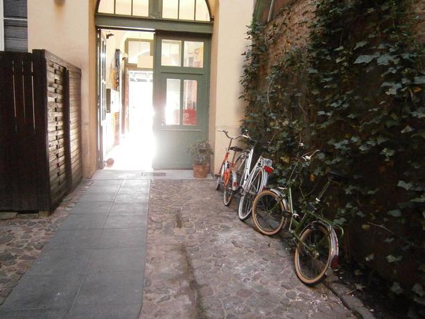 Imagen de los exteriores del Hostel Alcatraz Backpacker. Foto 7
