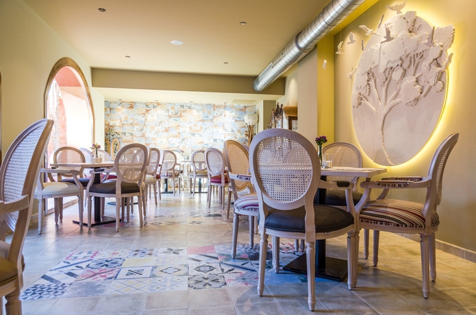 Imagen del bar/restaurante del Hostel Alojamiento Con Encanto La Luna En El Alba. Foto 2