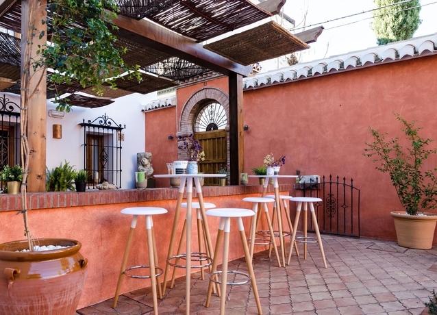 Imagen de los exteriores del Hostel Alojamiento Con Encanto La Luna En El Alba. Foto 6