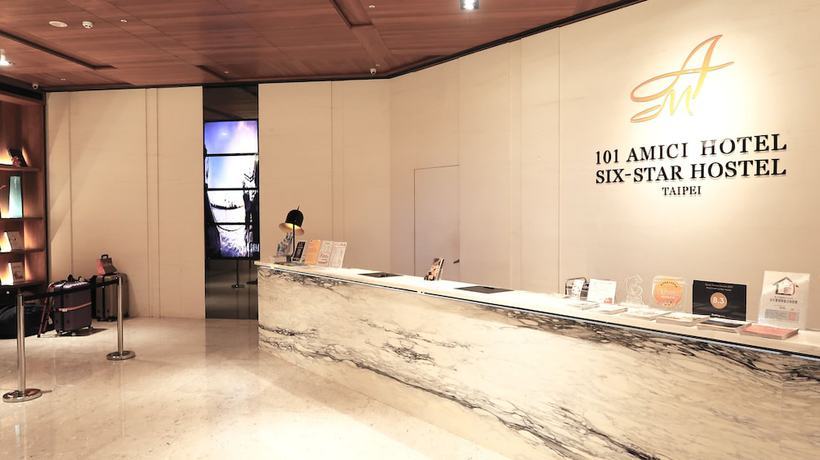 Imagen de los interiores del Hostel Amici hotel Six Star. Foto 14