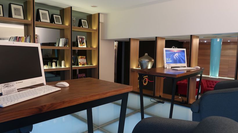 Imagen de los interiores del Hostel Amici hotel Six Star. Foto 17