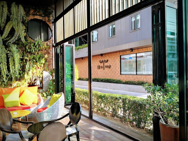 Imagen del bar/restaurante del Hostel Asleep by Lantana. Foto 2