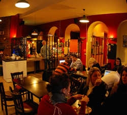 Imagen del bar/restaurante del Hostel Avalon House, Dublín. Foto 2