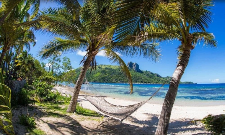 Imagen de los exteriores del Hostel Barefoot Kuata Island Resort Fiji. Foto 18