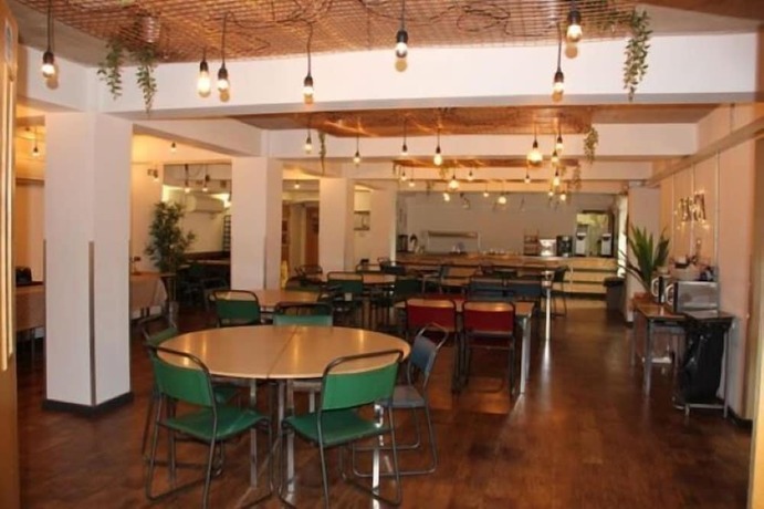 Imagen del bar/restaurante del Hostel Bath Ymca. Foto 9