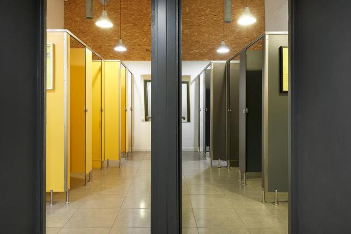 Imagen de los interiores del Hostel Bed And Bike Barcelona. Foto 6