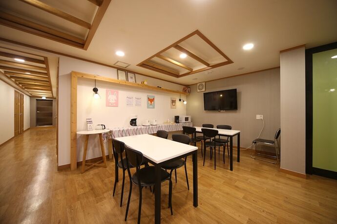 Imagen del bar/restaurante del Hostel Bee House. Foto 6