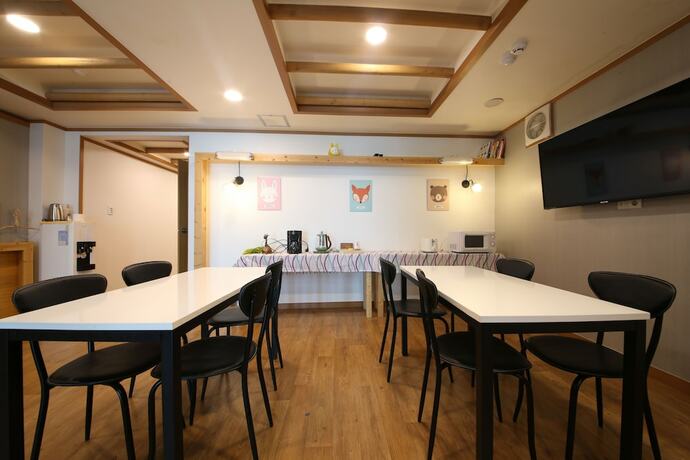 Imagen del bar/restaurante del Hostel Bee House. Foto 7