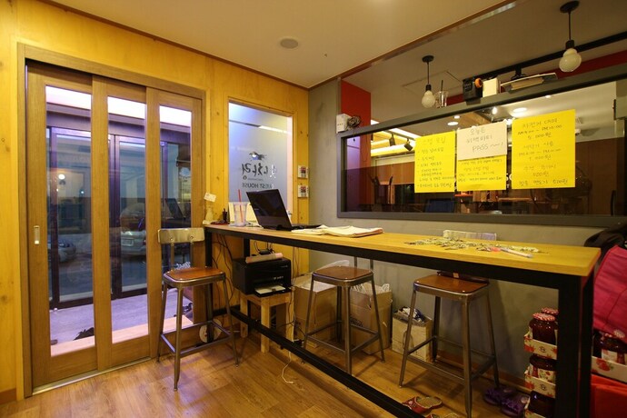 Imagen de los interiores del Hostel Bee House. Foto 39