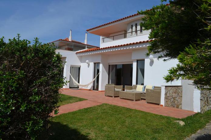 Imagen de los exteriores del Hostel Blue Buddha Beach House, Ericeira. Foto 8