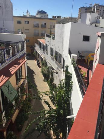 Imagen de los exteriores del Hostel Bohemia, Marbella. Foto 10