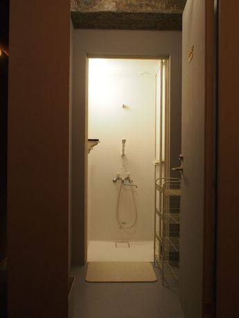 Imagen de los interiores del Hostel Book And Bed Tokyo ?. Foto 10