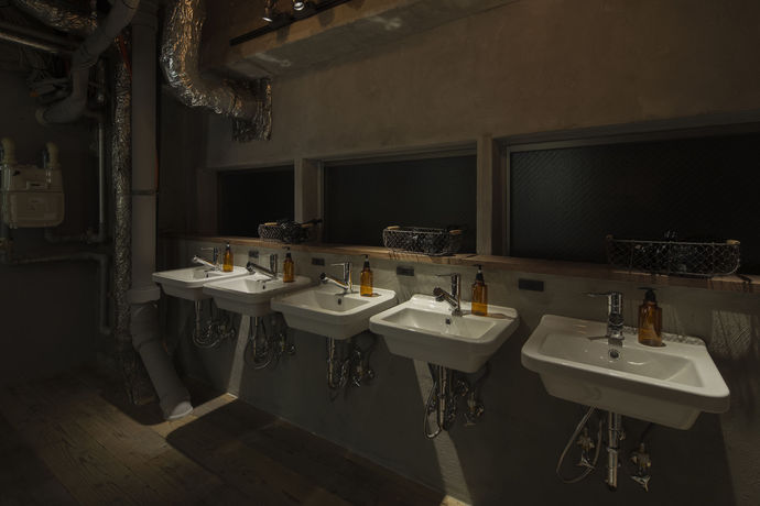 Imagen de los interiores del Hostel Book And Bed Tokyo ?. Foto 11