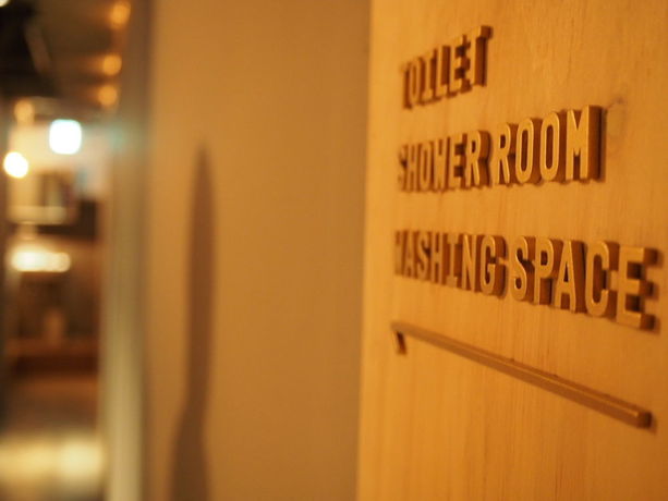 Imagen de los interiores del Hostel Book And Bed Tokyo ?. Foto 14