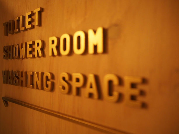 Imagen de los interiores del Hostel Book And Bed Tokyo ?. Foto 15