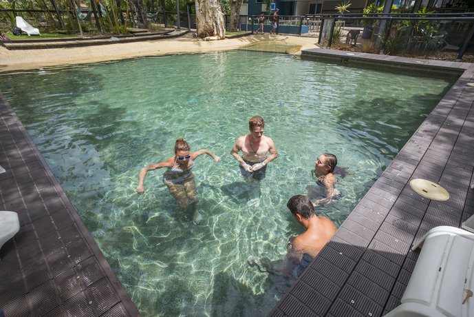 Imagen de la piscina del Hostel Bungalow Bay Koala Village -. Foto 19