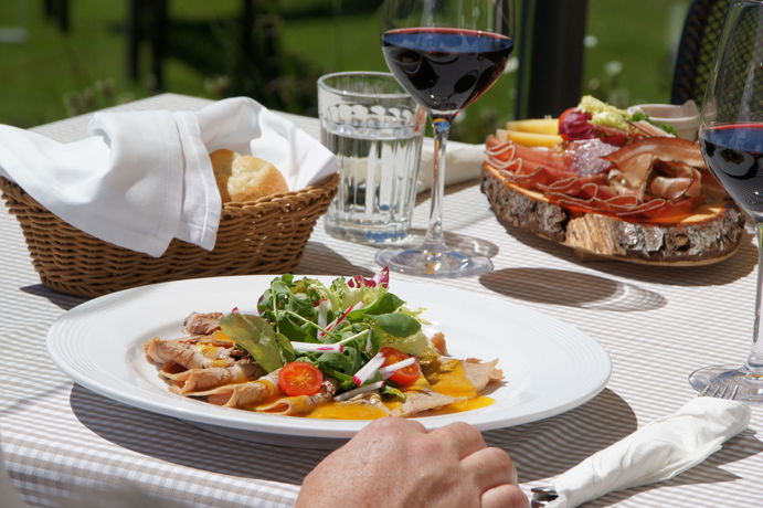 Imagen del bar/restaurante del Hostel By Randolins. Foto 7