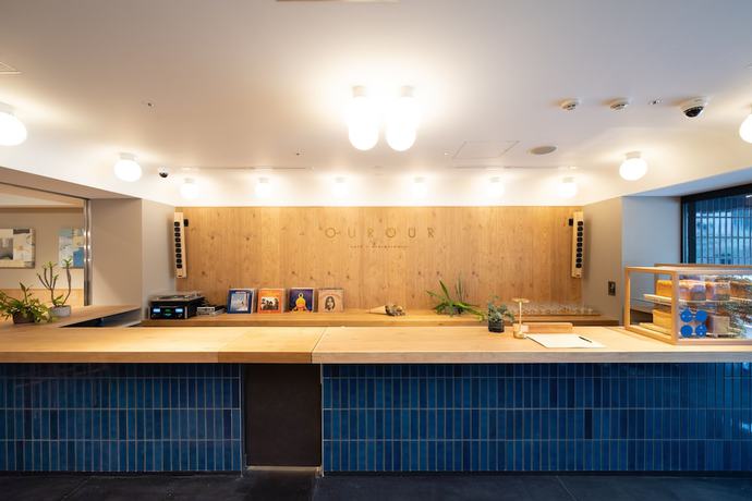 Imagen de los interiores del Hostel Cafe Minimal Our Our. Foto 15