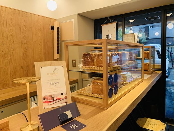 Imagen de los interiores del Hostel Cafe Minimal Our Our. Foto 16