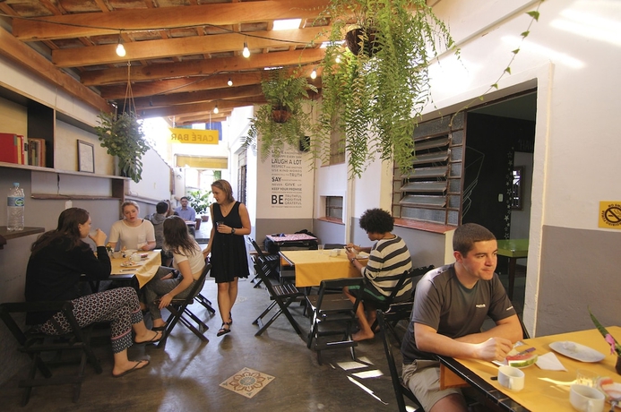 Imagen de los interiores del Hostel Caf&eacute;. Foto 9