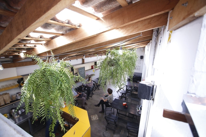Imagen de los interiores del Hostel Caf&eacute;. Foto 10