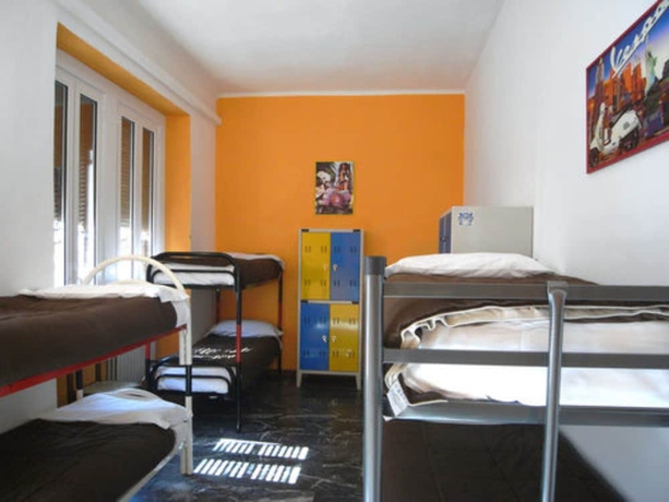 Imagen de la habitación del Hostel California, Milán. Foto 6