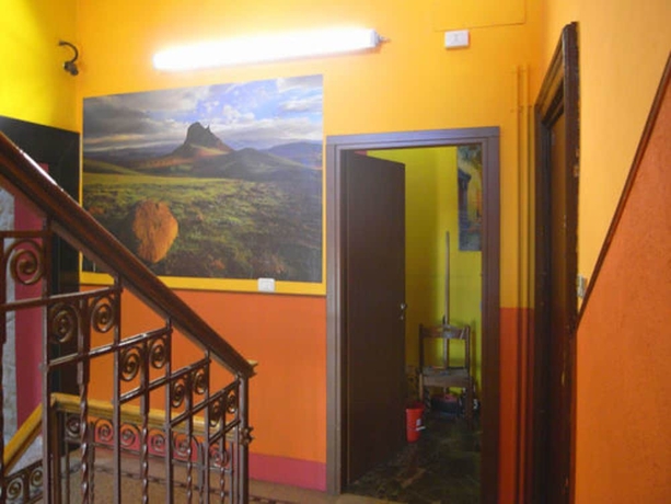 Imagen de los interiores del Hostel California, Milán. Foto 17