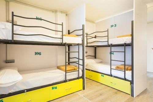 Imagen de la habitación del Hostel Casa Barcelo Camp Nou Barcelona. Foto 3