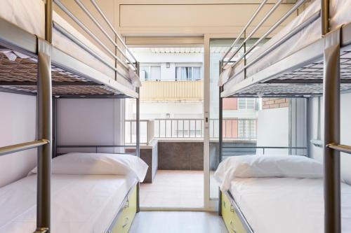 Imagen de la habitación del Hostel Casa Barcelo Camp Nou Barcelona. Foto 4
