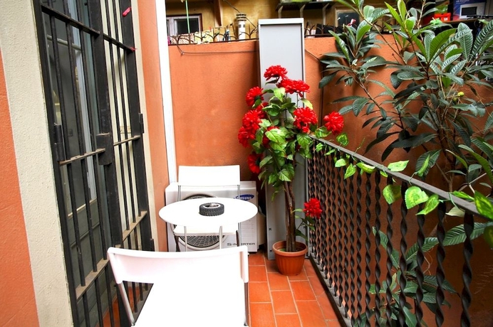 Imagen de los exteriores del Hostel Casa Barcelo. Foto 12