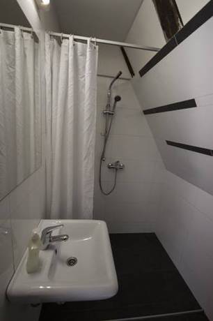 Imagen de la habitación del Hostel Charles Bridge Economic. Foto 16