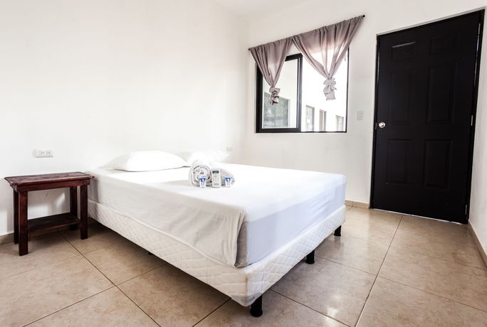 Imagen de los exteriores del Hostel Che Holbox. Foto 16