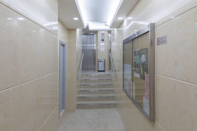 Imagen de los interiores del Hostel Check Inn HK. Foto 19