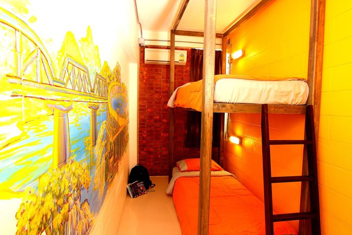 Imagen de la piscina del Hostel Chic, Bangkok. Foto 14