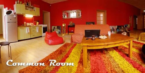 Imagen de los interiores del Hostel Cinnamon Sally Backpackers. Foto 6