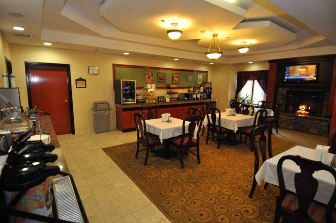 Imagen del bar/restaurante del Hostel Clarion Inn Nashua. Foto 2
