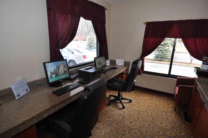 Imagen de los interiores del Hostel Clarion Inn Nashua. Foto 7