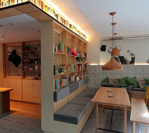 Imagen de los interiores del Hostel Complutum. Foto 16