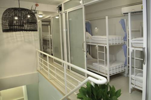 Imagen de la habitación del Hostel Coop, Bangkok. Foto 9