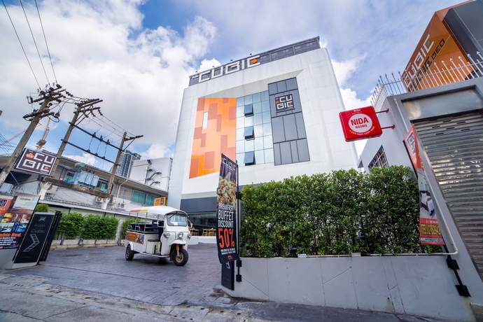 Imagen de los exteriores del Hostel Cubic Bed Pratunam -. Foto 13