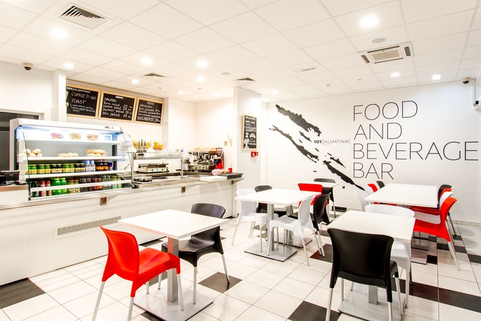 Imagen del bar/restaurante del Hostel Design 101dalmatinac. Foto 2