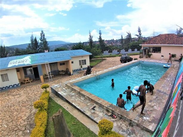Imagen de la piscina del Hostel Discover Rwanda Youth. Foto 19