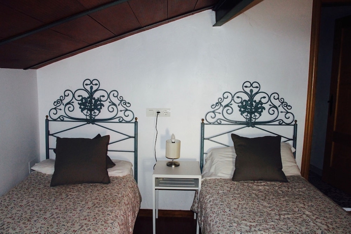 Imagen de la habitación del Hostel El Lago Caceres. Foto 5