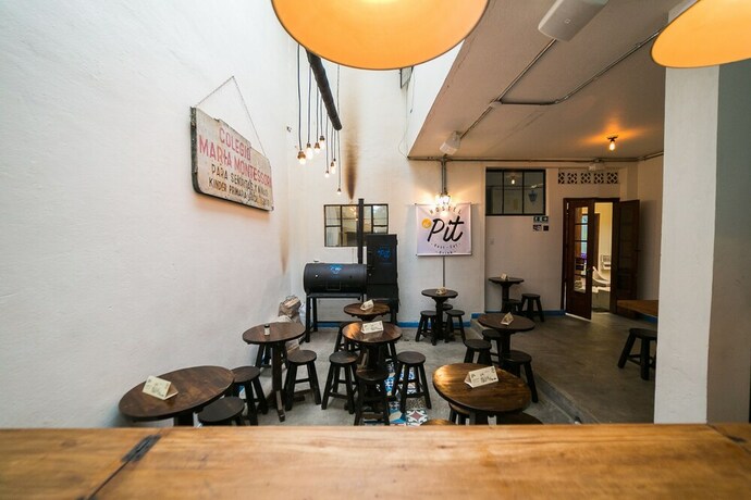 Imagen del bar/restaurante del Hostel El Pit. Foto 15