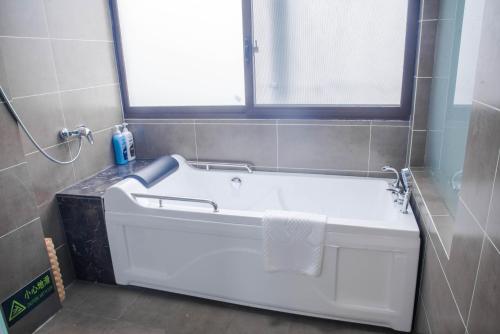 Imagen de la habitación del Hostel Emei Haiyun Youth. Foto 6