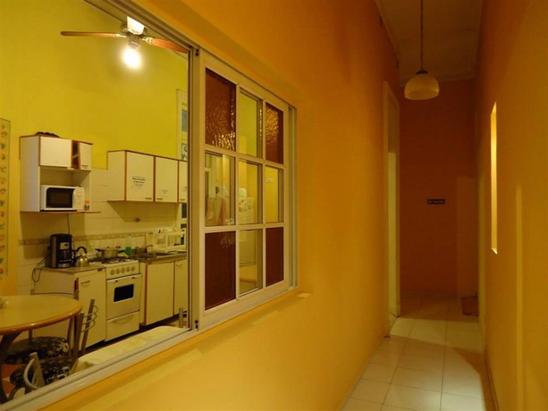 Imagen de los interiores del Hostel Estoril, Buenos Aires. Foto 3