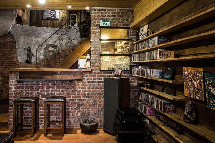 Imagen de los interiores del Hostel FLIP FLOP JIUFEN. Foto 6